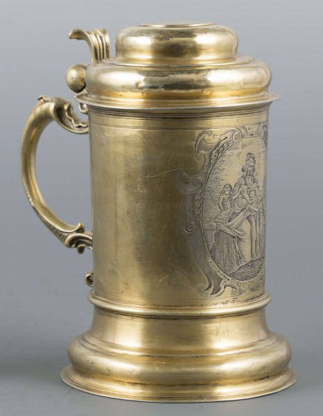 S/Mt/365/ML - Korpus cylindryczny na wysokiej profilowanej stopie, ucho w ksztacie zbliżonym do litery 