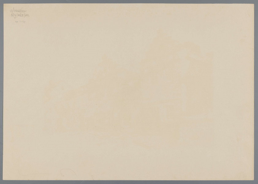 S/G/768/ML - Widok domu mieszczańskiego na przedmieściu w Lublinie. Dom wraz z otoczeniem w perspektywicznym ujęciu od strony narożnika. Drewniany, jednokondygnacyjny, o węgłowej konstrukcji ścian, z tzw. ostatkami w narożach, kryty gontem. Po prawej drewniana, zadaszona brama i fragment krytej strzechą szopy. Przed domem odcinek zrujnowanego płotu i kilka bezlistnych drzew. W prawym górnym rogu rzut przyziemia całego założenia wraz z zabudowaniami gospodarczymi i sadem.
