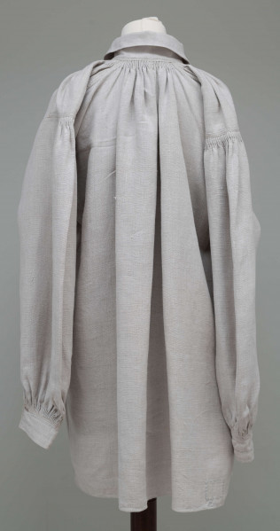 E/850/ML - Koszula męska wykonana z szarego lnianego płótna. Szyta ręcznie. Mankiety i kołnierz stębnowane brązową nicią.