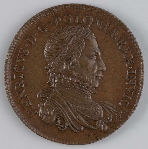 N/1503/ML - AV. Popiersie króla w profilu w prawo, w wieńcu laurowym na głowie. W otoku napis rozdzielony na dole wizerunkiem:
HENRICVS . D . G . POLONIAE . REX . INVIC 1573
Data w napisie mniejszymi literami, podniesiona. Przy obrzeżu pojedynczy otok ziarnisty.

RV. Na pierwszym planie łodzie na morzu. Na dalszym, z lewej krajobraz z zamkiem i wiatrakiem oświetlonymi z prawej przez połowę tarczy słonecznej. W otoku napis:
+ EX TERNO . PORTAT . SVA . LVMINA . MONDO
Przy obrzeżu pojedynczy otok ziarnisty, rant ząbkowany.
