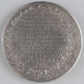N/3696/ML - AV. Półpostać Stanisława Lubomirskiego w profilu w lewo, z odkrytą głową, z Orderem Orła Białego na piersiach i laską marszałkowską w ręku. W otoku napis rozdzielony przez wizerunek:
STANIS:LUBOMIRSKI SUPR:REG:POL:MARESCH:S:R:I:P
Monogram: I.P.H.
Na AV. na rancie wada stempla.

RV. Czternastowierszowy napis:
QUOD EX / MUNERE OFFICII, / BENE PROSPEXIT / SALUTI, QUIET, ETIAM / DECORI / METROPOLIS VARSAVIAE, / LUCTUOSO ET DIFFICILI / TEMPORE, PESTIS, DISSIDII / CIVILIS ET CARITATIS , / HOC MERITAE LAUDIS / PRAEMIUM / STAN:AUG:REX / DEDIT / ANNO MDCCLXXI
W otoku wieniec dędoby przewiązany na dole wstążką.

