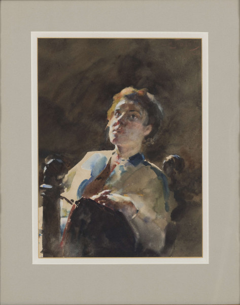 S/G/1475/ML - Portret kobiety. Portretowana ujęta w centrum przedstawienia w pozycji siedzącej, en trois qarts w lewo, do wysokości kolan. Głowa lekko uniesiona do góry, włosy zaczesane do tyłu. Twarz o regularnych, dość wyrazistych rysach, modelowana światłocieniowo. Ubrana w jasną bluzkę z kołnierzykiem pod szyją. Lewa ręka ugięta w łokciu i ułożona na oparciu krzesła. Tło modelowane plamami w tonacji brązu.
