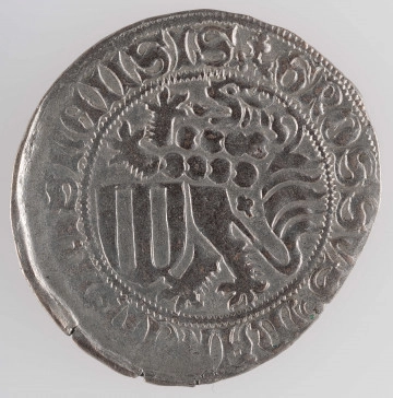 N/4118/ML - W tondzie ujetym pojedynczym otokiem ziarnistym czteropłatkowa, stylizowana rozeta z podwójną obwódką. Wewnątrz niej ozdobny krzyż kwiecisty. Pomiędzy płatkami rozety napis rozdzielony płatkami:
C-R-V. Na zewnątrz pola, w otoku, legenda:
F W DEI GRACIA TVAING LANG
Legenda rozdzielona na dole przez dwie tarcze herbowe, z którch jedna mieści dwa skrzyżowane miecze, druga heb Saksonii. Pomiędzy tarczami i  dwoma płatkami rozety mały krzyżyk. Na zewnątrz legendy pojedynczy otok ziarnisty. Stempel nieco przesunięty.

RV. W tondzie ujętym pojedynczym otokiem ziarnistym heraldyczny lew miśnieński zwrócony w lewo, przed nim tarcza z herbem Saksonii. Na zewnątrz tonda, w otoku, napis poprzedzony lilijką:
G R O S S V S   M A R C H   M I S N E N S I S
Na zewnątrz legendy pojedynczy otok ziarnisty. 
W legendzie awersu i rewersu występują znaki międzywyrazowe w postaci kuleczek.