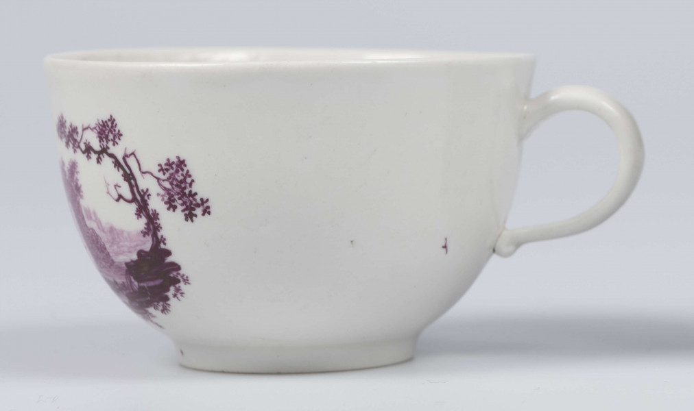 S/CS/1522/1/ML - Filiżanka półkulista na pierścieniowej podstawie, ucho w kształcie litery 