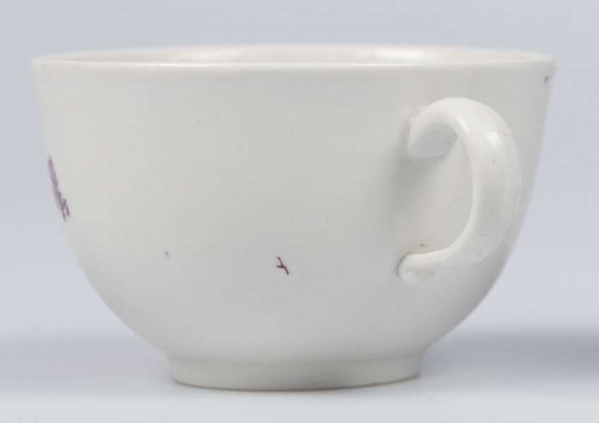 S/CS/1522/1/ML - Filiżanka półkulista na pierścieniowej podstawie, ucho w kształcie litery 