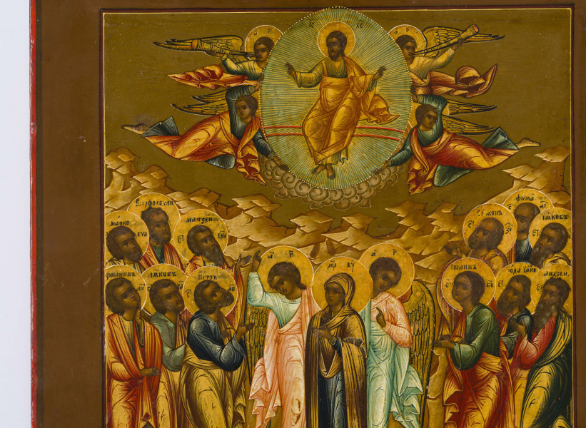 Ikona dwustronna, z kowczegiem. Na awersie ukazana jest scena Wniebowstąpienia, podzielona na dwie strefy. W górnej, ponda obłokami w mandorli siedzi na łuku tęczy Chrystus. Ręce ma wyciągnięte w geście błogosławieństwa archijerejskiego, jego głowę otacza nimb, po bokach którego widnieje monogram. Ubrany jest w złocisty chiton ze stichosem i himation. Mandorlę podtrzymuje czterech aniołów, dwóch z nich gra na trąbach i ma nimby z monogramami. W dolnej strefie, w skalistym górskim pejzażu stoi Maryja, dwóch aniołów i apostołowie. Maryja umiejscowiona jest centralnie, z lewą dłonią wyciągniętą ku Chrystusowi. Ubrana jest w błękitną suknię i czerwono-złocisty maforion. Po bokach towarzyszą jej aniołowie, jeden w złocistym, drugi w zielonym himationie. Spoglądając na poruszonych apostołów wskazują dłońmi na Chrystusa. Po bokach zgrupowani są wpatrzeni w Chrystusa apostołowie z imionami wpisanymi w nimby. Po lewej w górnym rzędzie znajdują się:
Marek, Bartłomiej, Mateusz
w dolnym rzędzie: Filip, Jakub, Piotr
po prawej w górnym rzędzie: Szymon, Tomasz, Jakub
w dolnym rzędzie: Jan, Juda Jakubowy, Andrzej
Ponad wszystkim, w polu ikony widnieje ozdobny napis cyrylicki - Wniebowstąpienie Pana.

Na rewersie ikony przedstawieni są trzej święc związani z tajemnicą śmierci i zmartwychwstania, uczestnicy ukrzyżowania oglądający tu chwałę wniebowstąpienia: św. Jan, który stał pod krzyżem, Józef (z Arymatei), który zadbał o pochówek Chrystusa i Longin - żołnierz, który przebił bok Chrystusa. Przedstawieni są na gładkim tle, zwróceni lekko w lewo, ich głowy otoczone są nimbami.
Św. Jan ukazany jest jako młodzieniec bez zarostu, ma lekko uniesioną głowę, dłonie ułożone w geście modlitwy. Ubrany jest w błękitny chiton i złocisto-czerwony himation.
Św. Józef - nieco starszy, z brodą, opiera pochyloną głowę na prawej dłoni, drugą dłoń kieruje w lewo. Ubrany jest w czerw