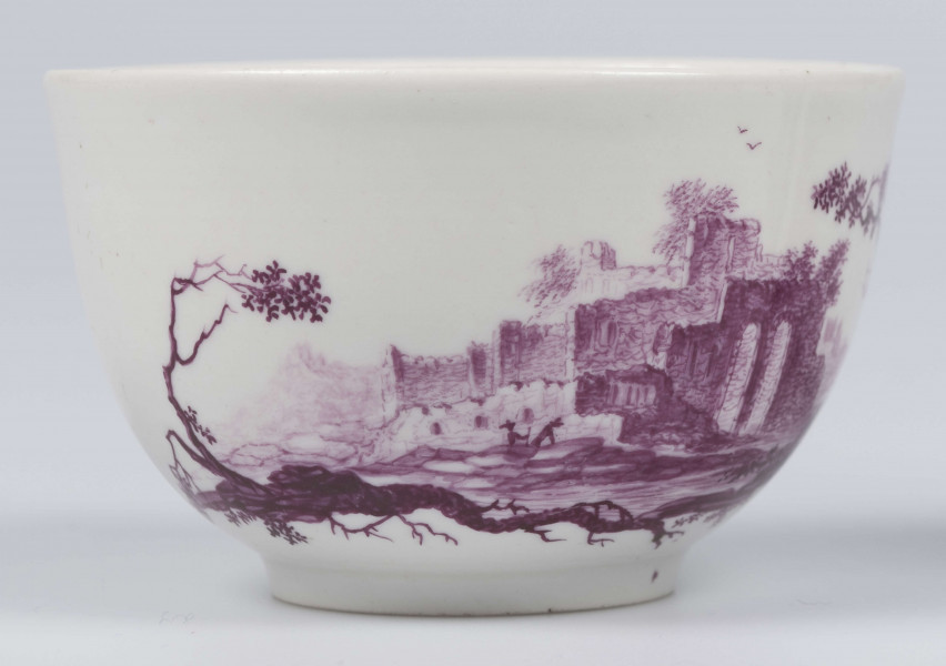 S/CS/1522/1/ML - Filiżanka półkulista na pierścieniowej podstawie, ucho w kształcie litery 