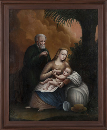 E/16799/ML - Św. Rodzina w egzotycznym pejzażu, na tle pomarańczowo-brązowego nieba (o zachodzie słońca?). W centrum siedzi Maryja, trzyma Dzieciątko na lewym ramieniu, opierając je na kolanach. Maryja ma twarz pociągłą, usta zaciśnięte, patrzy przed siebie. Ubrana jest w brązowo-pomarańczową suknię i chustę oraz granatowy płaszcz. Jezus leży swobodnie na białej chuście, okryty pieluszką. Głowę ma zwróconą w lewo, spogląda wprost. Lewą dłonią dotyka prawej dłoni Maryi. Za nimi, po lewej stronie to Św. Józef, ukazany jako starzec o szczupłej twarzy i pomarszczonym czole. Opiera się ciężko na lasce, spogląda na Jezusa. Ubrany jest w ciemnozieloną tunikę i narzucony na ramiona ugrowy płaszcz. Po prawej stronie, obok Maryi, leży tobołek zawinięty w białą tkaninę, przed nim – kapelusz i miska – te elementy sugerują, że jest to scena ucieczki do Egiptu.

Konserwacja: 2011 r.