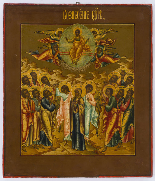 Ikona dwustronna, z kowczegiem. Na awersie ukazana jest scena Wniebowstąpienia, podzielona na dwie strefy. W górnej, ponda obłokami w mandorli siedzi na łuku tęczy Chrystus. Ręce ma wyciągnięte w geście błogosławieństwa archijerejskiego, jego głowę otacza nimb, po bokach którego widnieje monogram. Ubrany jest w złocisty chiton ze stichosem i himation. Mandorlę podtrzymuje czterech aniołów, dwóch z nich gra na trąbach i ma nimby z monogramami. W dolnej strefie, w skalistym górskim pejzażu stoi Maryja, dwóch aniołów i apostołowie. Maryja umiejscowiona jest centralnie, z lewą dłonią wyciągniętą ku Chrystusowi. Ubrana jest w błękitną suknię i czerwono-złocisty maforion. Po bokach towarzyszą jej aniołowie, jeden w złocistym, drugi w zielonym himationie. Spoglądając na poruszonych apostołów wskazują dłońmi na Chrystusa. Po bokach zgrupowani są wpatrzeni w Chrystusa apostołowie z imionami wpisanymi w nimby. Po lewej w górnym rzędzie znajdują się:
Marek, Bartłomiej, Mateusz
w dolnym rzędzie: Filip, Jakub, Piotr
po prawej w górnym rzędzie: Szymon, Tomasz, Jakub
w dolnym rzędzie: Jan, Juda Jakubowy, Andrzej
Ponad wszystkim, w polu ikony widnieje ozdobny napis cyrylicki - Wniebowstąpienie Pana.

Na rewersie ikony przedstawieni są trzej święc związani z tajemnicą śmierci i zmartwychwstania, uczestnicy ukrzyżowania oglądający tu chwałę wniebowstąpienia: św. Jan, który stał pod krzyżem, Józef (z Arymatei), który zadbał o pochówek Chrystusa i Longin - żołnierz, który przebił bok Chrystusa. Przedstawieni są na gładkim tle, zwróceni lekko w lewo, ich głowy otoczone są nimbami.
Św. Jan ukazany jest jako młodzieniec bez zarostu, ma lekko uniesioną głowę, dłonie ułożone w geście modlitwy. Ubrany jest w błękitny chiton i złocisto-czerwony himation.
Św. Józef - nieco starszy, z brodą, opiera pochyloną głowę na prawej dłoni, drugą dłoń kieruje w lewo. Ubrany jest w czerw