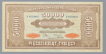 N/Bn/1658/ML - Aw. Tło z ozdobnej siatki z nadrukiem 50 000. W ramce, z lewej i prawej strony w giloszowych kolumnach w poziomie: MAREK / POLSKICH, w pionie 50000.  Centralnie u góry po łuku: POLSKA KRAJOWA KASA POŻYCZKOWA
Niżej w pionie oznaczenie nominału: 50000, a po bokach niebieską farbą powtórzona seria i numer banknotu: Y 9773057
Niżej na tle giloszowej banderoli czterowierszowa klauzula o odpowiedzialności państwa polskiego za wymianę niniejszego biletu na przyszłą walutę polską / WARSZAWA, DNIA 10. PAŹDZIERNIKA 1922 ROKU / DYREKCJA POLSKIEJ KRAJOWEJ KASY POŻYCZKOWEJ
Podpisy: Kazimierz Bigo, Witold Mokrzycki
Skarbnik Główny: Marian Karpus
Z prawej i lewej strony w czerwonych giloszowych kompozycjach, poziomo wartość: 50000, powtórzona słownie u dołu nad ramką.

Rw. W ramce z linii prostych, falistych i owalów z lewej kompozycja giloszowa z godłem państwowym, wyżej w łuku: PIĘĆDZIĘSIĄT / poziomo: TYSIĘCY / u dołu: 50000
Nieco z prawej w ramce: POLSKA KRAJOWA KASA POZYCZKOWA / PIĘĆDZIESIĄT TYSIĘCY / MAREK POLSKICH / 50000
Po bokach w giloszowych kompozycjach: 50000
Niżej, na tle giloszowej banderoli, trzywierszowa sankcja karna za podrabianie, fałszowanie i puszczanie do obiegu podrobionych lub fałszowanych biletów PKKP.
W rogach ramki w giloszowych owalach: 50000