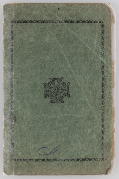 ML/MART/508 - Książeczka służbowa Związku Harcerstwa Polskiego z odnotowanymi sprawnościami i historią służby harcerza Stefana Władysława Maksymowicza, do ksiązeczki wklejona czarno-biała fotografia. Kksiążeczka ma 22 ponumerowane strony.