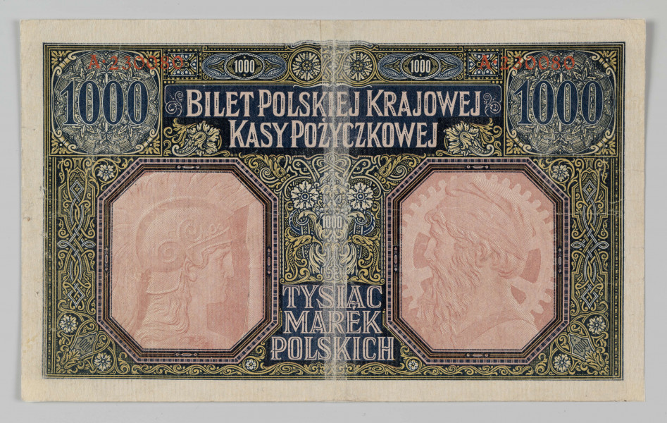 N/Bn/132/ML - Aw. Z lewej, w czerwonym bogato zdobionym kartuszu Orzeł polski; pod kartuszem w ramce napis: Zarząd Generał - / Gubernatorstwa / Warszawskiego.
Z prawej, w czerwonym, bogato zdobionym kartuszu oznaczenie nominału: 1000; pod kartuszem w ramce napis: Kto podrabia lub fałszuje bilety Polskiej Krajo- / wej Kasy Pożyczkowej, albo puszcza w obieg lub / usiłuje puścić w obieg podrobione lub fałszo- / wane bilety, podlega karze ciężkiego więzienia.
Pomiędzy kartuszami, w polu centralnym napis: Rzesza Niemiecka przyjmuje odpowie- / dzialność za spłatę biletów Polskiej / Krajowej Kasy Pożyczkowej w Markach / Niemieckich po cenie nominalnej. / Zarząd Generał-Gubernatorstwa / Warszawskiego  / Warszawa, dn. 9-go grudnia 1916 roku.
Faksymilowane podpisy: von Kries, Überschaer, von Conrad 
Wyżej napis: TYSIĄC / MAREK POLSKICH; po bokach którego wartość czerwonymi cyframi arabskimi.
Niżej,  na czerwonej wstędze z oznaczeniem nominału wizerunek pieczęci Zarządu Generał-Gubernatorstwa Warszawskiego. 
U dołu w ramce oznaczenie nominału  - powtórzone trzykrotnie.

Rw. U góry napis: BILET POLSKIEJ KRAJOWEJ / KASY POŻYCZKOWEJ. Oznaczenia nominału liczbą: 1000 oraz u dołu słownie: TYSIĄC / MAREK / POLSKICH
W ośmiobocznych dwóch ramkach zwrócone do siebie głowy kobiety (Minerwa - patronka sztuki) i mężczyzny (patron przemysłu)


Seria i numer kolorem czerwonym u góry z prawej i lewej strony : A.230080