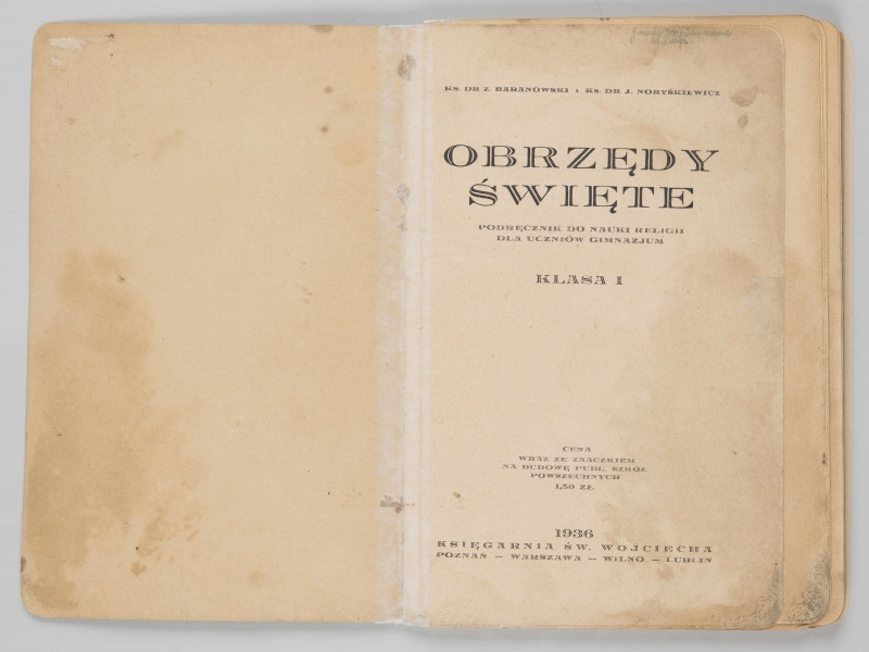 ML/MART/183 - Obrzędy święte : podręcznik do nauki religii dla uczniów gimnazjum : klasa 1 / Z. Baranowski ; J. Noryśkiewicz. - Poznań : Księgarnia Św. Wojciecha, 1936. - 124 s. : il. ; 22 cm.
Brak tylniej okładki.