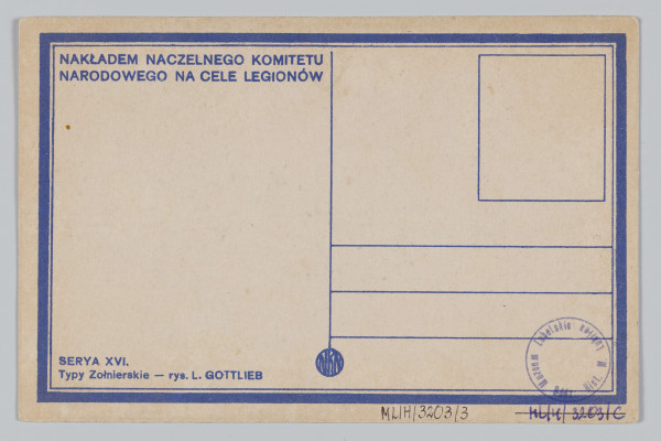 ML/H/3203/3 - Pocztówka z serii XVI – „Typy Żołnierskie” wg rysunku Leopolda Gottlieba. Przedstawia postać żołnierza w okrągłej czapce z daszkiem, z rozpiętym kołnierzem kurtki, siedzącego bokiem na krześle, z rękoma w kieszeniach spodni munduru. Na kołnierzu oznaczenia szarży wojskowej. Ujęcie w pionie. W l. d. rogu rysunku podpis autora rysunku i data powstania. Na odwrocie karta sygnowana znakiem „NKN” (Naczelny Komitet Narodowy). Linatura w kolorze ciemnoniebieskim. Miejsce na korespondencje, adres i znaczek pocztowy. Napisy informacyjne ciemnoniebieskim drukiem. Brak obiegu pocztowego.
