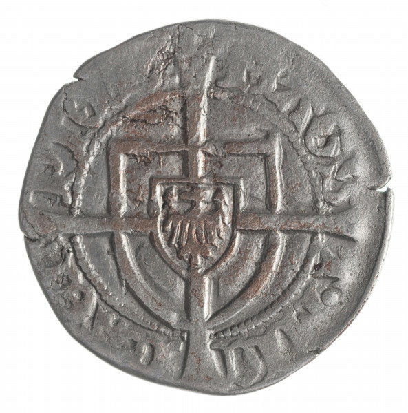 N/4491/567/ML - Aw. Tarcza zakonna wielkiego moistrza przedzielona krzyzem, ktorego ramiona rozdzielają legendę dookolną o treści:
M[A]GS – T . PA – VLVS PRI[M]
Po pierwszej literze drugiego członu napisu znak miedzywyrazowy w formie kółeczka (tutaj kropka).

Rw. Tarcza zakonna z krzyzem o wydłużonych ramionach dzieląca legendę dookolna o treści:
MONE – TA DN –ORVM  – P[R]VE
Gotyckie liternictwo napisów na obu stronach monety.
