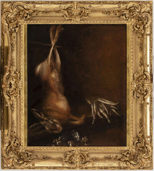 Po lewej stronie martwy zając powieszony za tylne łapy na drewnianym kołku, malowany bardzo realistycznie, w odcieniach brązu z dodatkiem bieli. Po prawej pęk szparagów. Pośrodku przy dolnej krawędzi umieszczono świeżo zebrane grzyby tego samego gatunku. Tło neutralne ciemnobrunatne, miękki światłocień. 
Kompozycja sprawia wrażenie przyciętej od góry, dołu i lewej strony płótna.