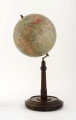Kula tekturowa, oklejona mapą złożoną z 18 segmentów (każdy po 20 stopni) i 2 kół, postument drewniany, toczony, południka brak, ramię druciane, model 