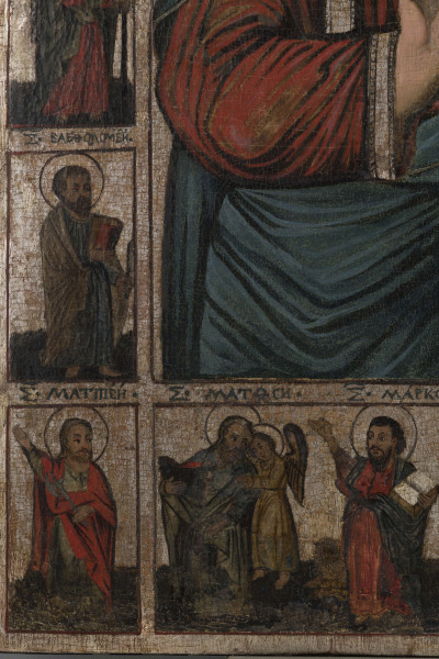 S/Mal/430/ML - Pole główne wypełnia Chrystus Pantokrator ukazany frontalnie w ujęciu półpostaciowym. W lewej dłoni trzyma otwartą księgę z tekstem stanowiącym kompilację różnych fragmentów Ewangelii: „Starajcie się naprzód o królestwo [niebieskie] i [jego] sprawiedliwość, a wszystko to będzie wam dane [Mt 6,33]. Proście i będzie wam dane; szukajcie a znajdziecie [Mt 7,7] Popatrzcie na ptaki na niebie jak [...] ojciec [Mt 6,26] .”
Prawą dłoń trzyma w sposób przypominający gest błogosławieństwa, jednakże wyciągnięty ma jedynie palec wskazujący, pozostałe są zgięte; dłonią tą wydaje się rozchylać swą szatę, jakby rozerwaną na wysokości serca. Ubrany jest w czerwony chiton ze złotymi lamówkami i stichosem oraz zielony himation. Twarz ma pociągłą, jasną z wyraźnymi zaróżowieniami na policzkach, okoloną krótką brodą i zaczesanymi gładko włosami, ma ostro zakończone wąsy. Głowę otacza nimb krzyżowy z monogramem cyrylickim , po bokach w wydzielonych polach widnieje jego monogram IC XC. Jego postać otaczają wizerunki apostołów i Ewangelistów z atrybutami (z wypisanymi cyrylica imionami). W klejmach po lewej stronie znajdują się:
Piotr (klucz), Andrzej (krzyż św. Andrzeja), Jakub Alfeuszowy (pałka folusznicza), Bartłomiej (nóż), Mateusz (topór)
Po prawej: Paweł (miecz), Jakub Starszy (kapelusz, strój wędrowca, laska), Tomasz (włócznia), Filip (laska krzyżowa), Szymon (piła)
Na dole Ewangeliści: Mateusz (uskrzydlony młodzieniec), Marek (lew), Łukasz (wół), Jan (orzeł)
Głowy ich wszystkich otaczają nimby, a ubrani są w chitony i himationy w barwach czerwieni, błękitu, brązów i szarości.
Obraz posiada płótno dublażowe i napięty jest na krosna