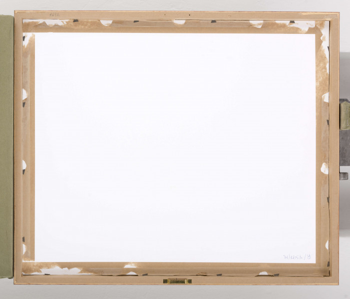 Projekt niezrealizowanej polichromii do kościoła akademickiego KUL. Szkic wystroju prezbiterium przedstawiający trzy projekty ołtarza. Ołtarze z rozbudowymi nastawami ołtarzowymi, o  prostokątnym korpusie, z parą zamykanych skrzydeł i zróżnicowanymi zwieńczeniami (ołtarz w lewej górnej oraz prawej części przedstawienia) Mensa ołtarzowa z krzyżem i parą ustawionych po bokach lichtarzy. Okna prezbiterium zamknięte półkoliście. 

