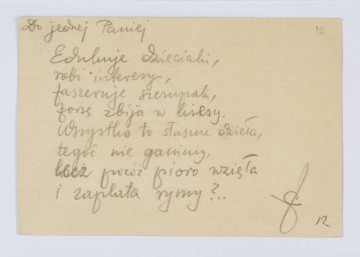 Rękopis Józefa Czechowicza, tekst zapisany czarnym, grubo piszącym ołówkiem na odwrocie kartonika (wym. 10 x 15 cm), na którym po stronie recto znajduje się drukowany formularz zaproszenia na 