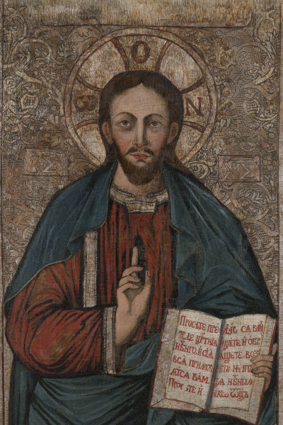 S/Mal/430/ML - Pole główne wypełnia Chrystus Pantokrator ukazany frontalnie w ujęciu półpostaciowym. W lewej dłoni trzyma otwartą księgę z tekstem stanowiącym kompilację różnych fragmentów Ewangelii: „Starajcie się naprzód o królestwo [niebieskie] i [jego] sprawiedliwość, a wszystko to będzie wam dane [Mt 6,33]. Proście i będzie wam dane; szukajcie a znajdziecie [Mt 7,7] Popatrzcie na ptaki na niebie jak [...] ojciec [Mt 6,26] .”
Prawą dłoń trzyma w sposób przypominający gest błogosławieństwa, jednakże wyciągnięty ma jedynie palec wskazujący, pozostałe są zgięte; dłonią tą wydaje się rozchylać swą szatę, jakby rozerwaną na wysokości serca. Ubrany jest w czerwony chiton ze złotymi lamówkami i stichosem oraz zielony himation. Twarz ma pociągłą, jasną z wyraźnymi zaróżowieniami na policzkach, okoloną krótką brodą i zaczesanymi gładko włosami, ma ostro zakończone wąsy. Głowę otacza nimb krzyżowy z monogramem cyrylickim , po bokach w wydzielonych polach widnieje jego monogram IC XC. Jego postać otaczają wizerunki apostołów i Ewangelistów z atrybutami (z wypisanymi cyrylica imionami). W klejmach po lewej stronie znajdują się:
Piotr (klucz), Andrzej (krzyż św. Andrzeja), Jakub Alfeuszowy (pałka folusznicza), Bartłomiej (nóż), Mateusz (topór)
Po prawej: Paweł (miecz), Jakub Starszy (kapelusz, strój wędrowca, laska), Tomasz (włócznia), Filip (laska krzyżowa), Szymon (piła)
Na dole Ewangeliści: Mateusz (uskrzydlony młodzieniec), Marek (lew), Łukasz (wół), Jan (orzeł)
Głowy ich wszystkich otaczają nimby, a ubrani są w chitony i himationy w barwach czerwieni, błękitu, brązów i szarości.
Obraz posiada płótno dublażowe i napięty jest na krosna