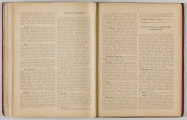 ML/H/650 - Okładka twarda, obklejona czerwonym płótnem, z wytłoczonym na złoto tytułem i ozdobami. Po lewej stronie popiersie kobiety bokiem, z wyciągniętą ręką trzymającą pędzel, poniżej kwiaty. W lewej części autor i tytuł, poniżej ozdobnik roślinny. Strona tytułowa przedstawia dwóch mężczyzn pochylonych nad mapą, w tle pejzaż wiejski z zamkiem na wzgórzu. Tytuł atlasu w wydzielonym, prostokątnym polu. Następna strona zawiera skorowidz i obiaśnienie znaków. Pierwsza z map to Mapa Ogólna Królestwa Polskiego z podziałem na gubernie i powiaty, następne to mapy powiatów. Na każdej stronie z mapą znajduja sie barwne grafiki z przedstawieniem zabytkowych budowli, typów ludowych, ruin, pejzaży. Do Atlasu dołączona luzem Mapa Guberni Lubelskiej, granice powiatu i wypełnienie błekitne.