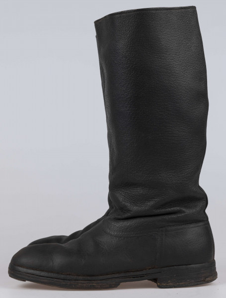 E/16150/ML - Buty skórzane, męskie, z cholewami. Szerokość buta 10,5 cm. Na czubku przybite blaszki.