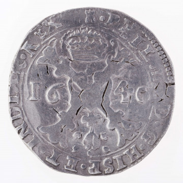 Aw. W tondzie ujętym pojedynczym otokiem liniowym ukoronowany krzyż kwiatowy ze zwieszającym się od niego orderem Złotego Runa. Krzyż rozdziela datę:16 – 46; umieszczoną na osi poziomej. Legenda dookolna spięta u góry znakiem menniczym:
.PHIL.II[II] D.G.HISP.ET.INDI[A]R.REX
Przy obrzeżu fragment perełkowego otoku.

Rw. W tondzie ujętym pojedynczym otokiem liniowym ukoronowana, wielodzielna tarcza herbowa ujęta łańcuchem z odznaką orderu Złotego Runa. Legenda dookolna rozdzielona u góry koroną, a u dołu odznaką orderu Złotego Runa:
.ARCHID.AVST.DVX – BVRG.DOM.TOR.Z
Przy obrzeżu fragment pojedynczego otoku nieliniowego.