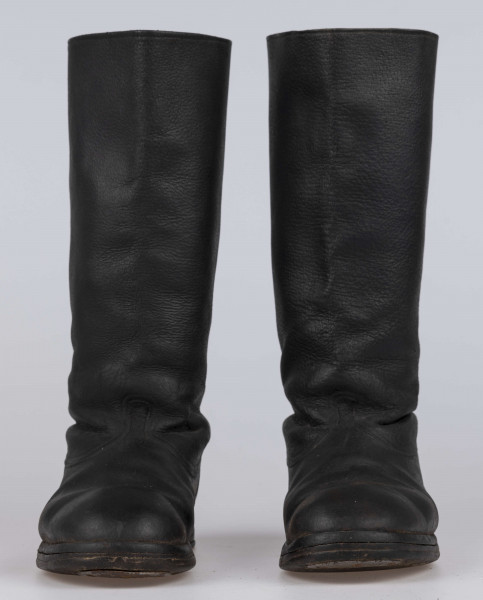 E/16150/ML - Buty skórzane, męskie, z cholewami. Szerokość buta 10,5 cm. Na czubku przybite blaszki.