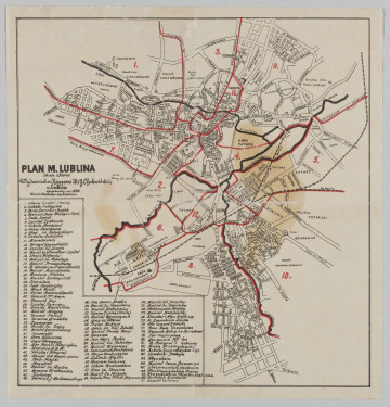 ML/H/1632 - Plan miasta Lublina opracowany w 1938 r. Druk jednostronny w kolorach czarnym i czerwonym. Tytuł, skala oraz informacja o wydawcy zamieszczone w lewej części karty różnym krojem czcionki. Poniżej w trzech kolumnach legenda zawierająca 91 opisów oznaczonych miejsc – zabytków, obiektów użyteczności publicznej, szkół, szpitali itp. (np. 1. Wieża Ciśnień (Nowa), 2. Szkoła Policyjna, 3. Dom starców i kalek […], 7. Szkoła Rzemieślnicza […], 28. Szpital Dziecięcy […]. 43. Teatr Miejski […], 48. Pomnik J. Kochanowskiego […], 90. Ośrodek zdrowia, 91. Kościół św. Teresy). Plan w skali 1:30000. Naniesione nazwy ulic, dzielnic oraz niektórych obiektów. Wyróżniona linia biegu rzek oraz trasy kolejowej. Kolorem czerwonym (liniami i cyframi arabskimi oznaczone podziały administracyjne). Całość ujęta w prostą ramkę. W p.d. rogu czerwonym kolorem mało czytelny nadruk nazwą drukarni (?). 