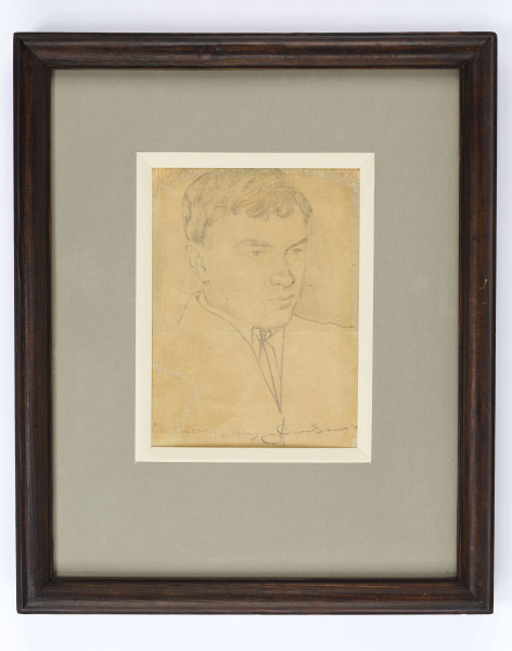 Dwa portrety Józefa Czechowicza wykonane przez Jana Wydrę, oprawione w brązową, drewnianą ramkę. 
1. Portret Józefa Czechowicza, rysunek ołówkiem, wym. 19,4 x 14,4 cm
Twarz poety zwrócona lekko w prawo, widoczne popiersie.
W lewym dolnym rogu miejsce i data powstania rysunku: 