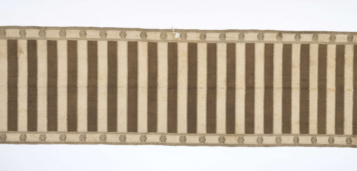 Pas kontuszowy, jedwabny, półlity, jednostronny.
Ornament:
Głowy