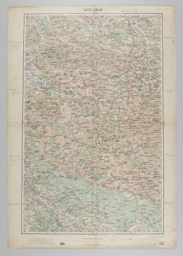 ML/H/1832 - Mapa w formie prostokąta, otoczona czarną ramką, na marginesach widoczne oznaczenia: 40° 50° LUBLIN, data 1914, w prawym dolnym rogu cyfra 12. Tereny zabudowane w kolorze jasnego brązu, niezabudowane w kolorze jasnej zieleni, rzeki – błękitu. Na marginesach odręcznie naniesione nazwy miejscowości poza mapą. Skala 1:200.000. Na górnym i dolnym marginesie pieczęć: Sarnicki. Mapę opracował F. Kotrtsch.