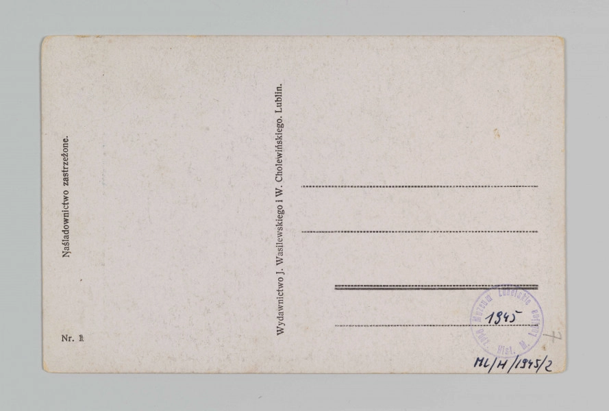 ML/H/1945/2 - Pocztówka barwna - Typ z okolic Lublina. Wizerunek kobiety w stroju ludowym (włościanka w stroju krzczonowskim) 
Awers: Wizerunek kobiety w czepcu z kolorowymi wstążkami (ujcie w popiersiu, twarz profilem); reprodukcja malowanego portretu (brak informacji o autorze wzoru); pod ilustracją na białym polu drukiem informacje o autorze fotografii i tytuł pocztówki
Rewers: Czarna linatura z miejscem na korespondencje, przy lewej krawędzi informacja o zastrzeżonym przedruku, pośrodku nazwa wydawnictwa drukiem; brak śladu obiegu pocztowego