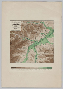 ML/H/1830 - Mapa w kolorach zieleni i brązu. Otoczona cienką, czarna ramką, posiada duży margines. Tytuł mapy w osobnym polu w lewym górnym rogu. Mapa zawiera objaśnienia w języku rosyjskim. Legenda w formie paska kolorów z objaśnieniami w dołu mapy. Całość naklejona na tekturę koloru kremowego.