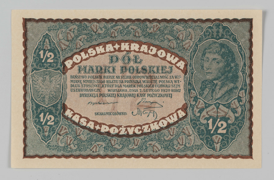 N/Bn/138/ML - Aw. W polu centralnym napis: PÓŁ / MARKI POLSKIEJ
Niżej drobny drukiem: PAŃSTWO POSLKIE BIERZE NA SIEBIE ODPOWIEDZIALNOŚĆ ZA WY- / MIANĘ NINIEJSZEGO BILETU NA PRZYSZŁĄ WALUTĘ POLSKĄ WE- / DŁUG STOSUNKU, KTÓRY DLA MARKI POLSKIEJ UCHWALI SEJM / USTAWODAWCZY. WARSZAWA, DNIA 7. LUTEGO 1920 ROKU / DYREKCJA POLSKIEJ KRAJOWEJ KASY POŻYCZKOWEJ.
Podpisy: Władysław Bryka, Józef Zarzycki. Całość ujmuje treść zakomponowana w łuku u góry i na dole: POSLKA + KRAJOWA / KASA + POŻYCZKOWA
Z prawej popiersie Tadeusza Kościuszki zwrócone w lewo, z lewej Orzeł ustawowy. Oznaczenie nominału 1/2. 

Rw. W wyodrębnionym polu Orzeł ustawowy, niżej w ramce czterowierszowy napis: 
KTO PODRABIA LUB FAŁSZUJE BILETY POLSKIEJ KRA- / JOWEJ KASY POŻYCZKOWEJ ALBO PUSZCZA W OBIEG / LUB USIŁUJE PUŚCIĆ W OBIEG PODROBIONE LUB FAŁ- / SZOWANE BILETY, PODLEGA KARZE CIEŻKIEGO WIĘZIENIA.
Oznaczenia nominału 1/2. 
Awers i rewers bogato zdobiony ornamentyką roślinną. Bez oznaczenia serii i numerów.