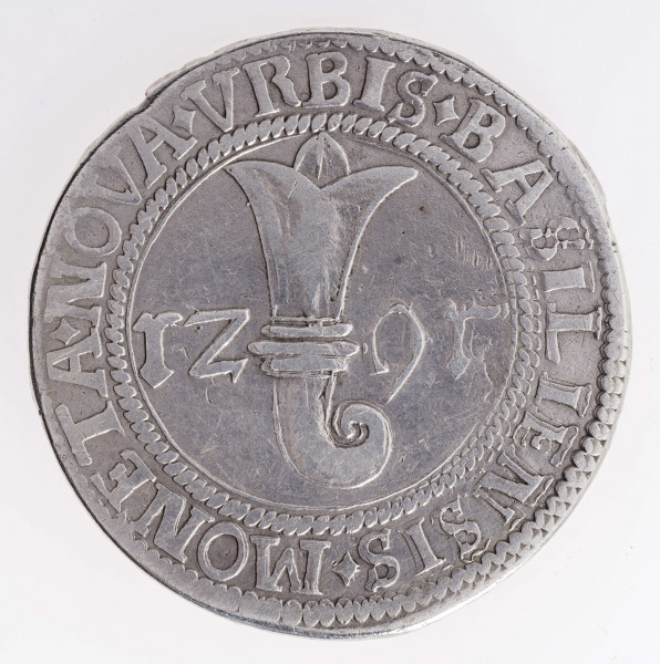 Aw. W tondzie ujętym podwójnym otokiem: liniowym i sznureczkowym herb miasta Bazylei rozdziela datę 16 – 21; umieszczoną na osi poziomej. W otoku napis: 
MONETA NOVA VRBIS BASILIENSIS
Przy obrzeżu pojedynczy otok nieliniowy.

Rw. W tondzie ujętym  podwójnym otokiem: liniowym i sznureczkowym Orzeł. W otoku napis:
DOMINE CONSERVA NOS IN PACE
Przy obrzeżu pojedynczy otok nieliniowy.