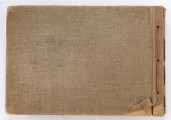 Album pamiątkowy maturzystów Gimnazjum im. Stanisława Staszica w Lublinie z 1915 r. Oprawiony w twardą płócienną oprawę. Na okładce ułożony ukośnie pas brązowo-zielonej tkaniny. W l. g. rogu wytłoczona data „1915”. Wewnątrz 12 usztywnionych kart. Dwustronnie zamieszczone w wyciętych passepartout fotografie. Na pierwszych 5 stronach w okienkach (9,5 x 13,5 cm) wsunięte czarnobiałe fotografie: widok ogólny Lublina, panorama Starego Miasta, Brama Krakowska, pomnik Unii Lubelskiej oraz portret dyrektora Gracjana Chmielewskiego. Na kolejnych kartach rozmieszczone po dwa lekko przechylone okienka (8,2 x 6,1 cm). W nie wsunięte portrety nauczycieli oraz maturzystów. Niektóre wizerunki podpisane ołówkiem. Na końcu podkolorowana pocztówka z gmachem Szkoły Staszica przy ul. Bernardyńskiej 12. 
Wśród rozpoznanych osób: 
a) z grona pedagogicznego: Badyoczek Ignacy; Borkowski Julian, Franczowski (imię nieznane), Gawryłowski (imię nieznane), Grafczyński Tadeusz, ks. Gostyński Kazimierz, Le Brun René Le Brun, Mordeljew (imię nieznane), Remiszewski Antoni, Rumel Cezary, Skawiński (imię nieznane), Wejss Aleksander (?), Wiercieński Krystyn
b) z absolwentów: Biczyński Jan, Boski Jerzy, Brzozowski (imię nieznane), Danowski (imię nieznane), Gajewski Włodzimierz, Grabowski vel Szczerba Aleksander, Knolko (imię nieznane), Kobiałko (imię nieznane), Lewiński (imię nieznane), Olszewski (imię nieznane), Phunhausco (imię nieznane), Pruski T., Pruski Włodzimierz, Waśniewski (imię nieznane), Wąsowski (imię nieznane), Wójtowicz Stanisław, Zaręba (imię nieznane) oraz dwie osoby niezidentyfikowane.
