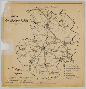 ML/H/744 - Mapa w języku niemieckim, tytuł w lewym górnym rogu. Legenda u dołu mapy, całość w czarnej, cienkiej ramce. Linią kropkowaną zaznaczono granice gmin. Poza granicami powiatu nazwy sąsiadujących powiatów: Puławy, Radzyń Podlaski, Chełm, Krasnystaw, Kraśnik. Mapa drukowana czarnym tuszem, zawiera nazwy najważniejszych miejscowości.
Skala 1:300000
 