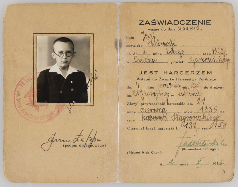 ML/MART/204 - Książeczka służbowa numer 14542 Związku Harcerstwa Polskiego wydana na nazwisko Chabrowski Józef, w książeczce jest wykaz sprawności i drużyna harcerska do której należał Józef Chabrowski.