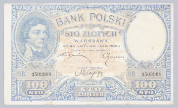 Aw. W ramce z motywem motyli i akantu centralnie od góry: BANK POLSKI / STO ZŁOTYCH / WARSZAWA / DN 28 LUTEGO 1919 ROKU / DYREKCJA BANKU POLSKIEGO / GŁÓWNY SKARBNIK
Podpisy: Stanisław Karpiński, Zygmunt Chamiec / Marian Karpus
Dwa ozdobne medaliony; w lewym wizerunek Tadeusza Kościuszki, w prawym znak wodny z podobizną wodza z profilu. Pod medalionami dwukrotnie powtórzona numeracja i oznaczenie wartości: No. / S.B. 3503968 / 100 / STO
U dołu centralnie: STO / ZŁOTYCH

Rw. W ramce zdobionej rozetkami i motywem akantu centralnie od góry w łuku: NA MOCY UCHWAŁY SEJMOWEJ, a niżej poziomo: BILETY / BANKU POLSKIEGO SĄ / PRAWNYM ŚRODKIEM PŁATNICZYM / W POLSCE
Niżej: PODRABIANIE BILETÓW I WSPÓŁDZIAŁANIE W ICH ROZPOWSZECHNIANIU KARANE / JEST CIĘŻKIM / WIĘZIENIEM
Pomiędzy klauzulami prawnymi wartość: 100
Dwa ozdobne medaliony; w lewym znak wodny z podobizną Tadeusza Kościuszki z profilu, w prawym godło państwa polskiego.
W dolnych rogach ozdobne tonda z wartością: 100 - cyfry ozdobne.
U dołu sygnatura wytwórni.