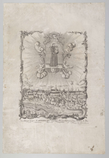 ML/H/1565 - Widok Lublina z końca XVII wieku od strony południowej, nad miastem obraz św. Antoniego z Dzieciątkiem Jezus w otoczeniu czterech aniołów; dwóch aniołów podtrzymuje obraz, dwóch unosi się w obłokach. Nad obrazem unosi się gołębica Ducha Świętego. Całość otoczona ozdobną bordiurą, w dolnej części łaciński napis.
Grafika naklejona na tekturę, odwrocie niewidoczne.