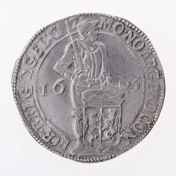 Aw. Postać rycerza w zbroi,  głową zwrócona w prawo, z przyłbicą  z podniesioną zasłoną. Rycerz w prawej dłoni trzyma miecz ostrzem skierowany do góry, a w lewej na wstędze tarczę z herbem Geldrii. Przedstawienie dzieli datę; umieszczoną na osi poziomej: 16 – 63.  Legenda dookolna rozdzielona na górze i dole wizerunkiem:
MO.NO.ARG.PRO.CON – FOE.BELGD.GEL.C–Z
Ostatnie dwie litery w wyrazie FOE oddane w formie ligatury.
Przy obrzeżu pojedynczy otok nieliniowy.

Rw. W pojedynczym otoku perełkowym ukoronowana tarcza z herbem Republiki Zjednoczonych Prowincji. Legenda dookolna:
.CONCORDIA.RES.PARVAE.CRESCVNT.
Ostatnie dwie litery w wyrazie PARVAE oddane w formie ligatury.
Przy obrzeżu pojedynczy otok perełkowy.