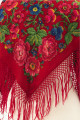 Chusta z czerwonej wełenki, obszyta frędzlami. Bordiura w postaci wieńca kwiatów czerwonych, niebieskich, żółtych oraz różowo-czerwonych róż z pąkami i zielonymi gałązkami.