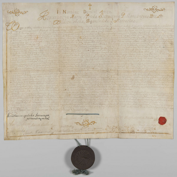 ML/H/589 - Statut cechu sitarskiego nadany mieszkańcom Biłgoraja przez Konstancję Marię z Potoka Szczuczynę, podkanclerzynę wielką litewską, dziedziczkę Biłgoraja w 1720 r. Dokument ustalający porządek rzemiosła sitarskiego na wzór spalonego przywileju. Rękopis w języku polskim z wyciśniętą pieczęcią lakową oraz przytwierdzoną do dokumentu niebieskim sznurkiem pieczęcią herbową w metalowej puszce. Podpisy: wystawcy z 20 czerwca 1720 r. (Kurów); Eustachego Potockiego z 13 marca 1747 r. (Zamek Biłgorajski); Marii z Kątskich Potockiej; Marcina Leopolda Szczuki, starosty wawelnickiego; Jana Szczuki, starosty wiekszniawskiego;  Jana Potockiego z 28 września 1779 r. (Warszawa), Stanisława Potockiego z 5 października 1786 r. (Warszawa), Serwera Setnickiego z 12 października 1803 r., Stanisława Nowakowskiego z 7 grudnia 1809 r. (Zamek Biłgorajski).