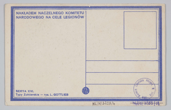 ML/H/3203/4 - Pocztówka z serii XVI – „Typy Żołnierskie” wg rysunku Leopolda Gottlieba. Przedstawia postać siedzącego żołnierza z bronią opartą o jedno kolano i z przenośną latarnią na drugim z kolan. Bez nakrycia głowy. Ujęcie w pionie. Pośrodku dolnej krawędzi rysunku okrągła pieczęć Legionów Polskich – I Brygady Piłsudskiego, 1. Pułk Piechoty. Na odwrocie karta sygnowana znakiem „NKN” (Naczelny Komitet Narodowy). Miejsce na korespondencje, adres i znaczek pocztowy. Linatura w kolorze ciemnoniebieskim. Napisy informacyjne ciemnoniebieskim drukiem. Brak obiegu pocztowego.