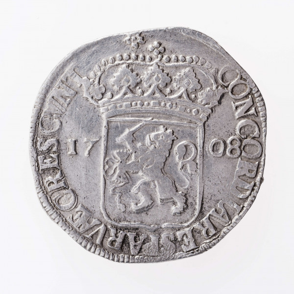 Aw. Postać rycerza w zbroi,  głową zwrócona w prawo, z przyłbicą  z podniesioną zasłoną. Rycerz w prawej dłoni trzyma miecz ostrzem skierowany do góry, a w lewej na wstędze tarczę z herbem prowincji Overijsel. Legenda dookolna rozdzielona na górze wizerunkiem:
MO:NO:ARG.CONF.OE:BELG.PRO.TRANSI.
Litery w członie OE w formie ligatury. Przy obrzeżu pojedynczy otok ząbkowany.

Rw. Ukoronowana tarcza z herbem Republiki Zjednoczonych Prowincji dzieląca datę 17 – 08; umieszczoną na osi poziomej. Legenda dookolna:
CONCORDIA RES PARVAE CRESCVNT.
Ostatnie dwie litery w wyrazie PARVAE oddane w formie ligatury.
Przy obrzeżu pojedynczy otok ząbkowany.