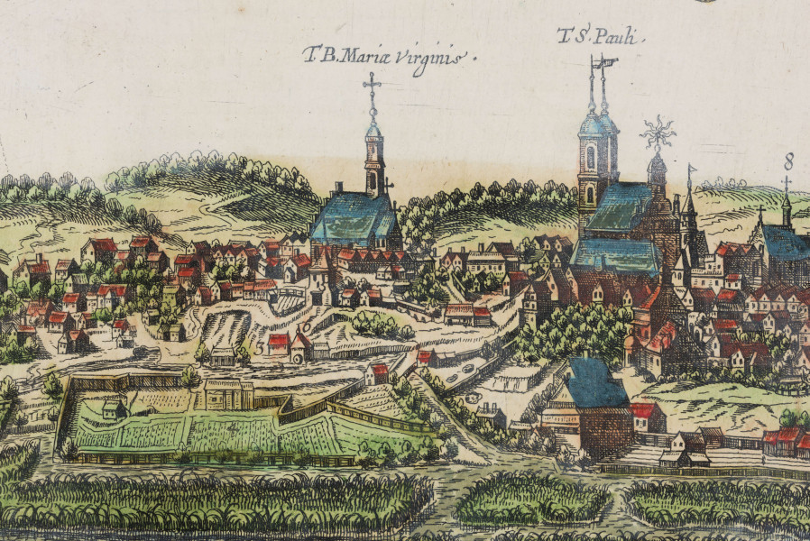 Widok Lublina opatrzony kartuszem herbowym i legendą. Miasto w szerokim, panoramicznym ujęciu obejmującym przedmieścia: Wieniawę i Tatary. Widok ukazuje charakterystyczne dla Lublina budowle min.- w centrum Kościół jezuitów, za nim wzgórze staromiejskie z Bramami Krakowską i Grodzką, kościoły św. Michała i Dominikanów, zespół zabudowań zamkowych z basztą i kaplicą św. Trójcy. Po lewej widoczne sylwetki kościołów Panny  Marii, Nawrócenia, św. Pawła i św. Ducha. Budowle opatrzone łacińskimi podpisami lub cyframi mającymi odnośniki w legendzie. U góry, na osi kartusz tytułowy z napisem: TIPUS CIVITATIS LUBLINE[N]SIS. / IN REGNO POLONIAE EX OMNIBUS / PARTIBUS MU[N]DI EMPORIO. TER. IN. /ANNO CELEBRARI COSUETOCLARAE. (Widok miasta Lublina w Królestwie Polskim, sławnego w całym swiecie trzy razy na rok odbywającemi się jarmarkami) Po lewej godło Polski, po prawej herb Lublina. Nad dolną krawędzią pas zawierający legendę rozbitą na 4 pola w ozdobnych obramieniach. Przedstawienie prowadzone precyzyjną, cienką kreską, podkolorowane.