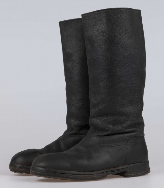 E/16150/ML - Buty skórzane, męskie, z cholewami. Szerokość buta 10,5 cm. Na czubku przybite blaszki.