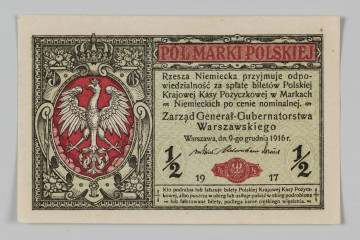 N/Bn/123/ML - Aw. Z lewej w czerwonym bogato zdobionym kartuszu Orzeł polski. Z prawej u góry: PÓŁ MARKI POLSKIEJ. Niżej 4-wierszowy tekst: 
Rzesza Niemiecka przyjmuje odpo- / wiedzialność za spłatę biletów Polskiej / Krajowej Kasy Pozyczkowej w Markach / Niemieckich po cenie nominalnej.
Niżej:
Zarząd Generał-Gubernatorstwa / Warszawskiego / Warszawa, dn. 9-go grudnia 1916 r. Faksymilowane podpisy: von Kries, Überschaer, von Conrad 
Niżej graficne przedstawienie pieczęci Zarządu Generał-Gubernatorstwa Warszawskiego na wstędze z oznaczeniem nominału  - w kolorze czerwonym - rozdziela datę 19 – 17. Po bokach 1/2 – 1/2. U doołu sankcja 3-wierszowa sankcja karna.

Rw. Z lewej i prawej medaliony z żeńskimi głowami. Napis, u góry:
BILET POLSKIEJ KRAJOWEJ / KASY POŻYCZKOWEJ
u dołu:
PÓŁ MARKI POLSKIEJ
Pośrodku oznaczenie nominału: 1/2
Seria i numer: B.6309568


